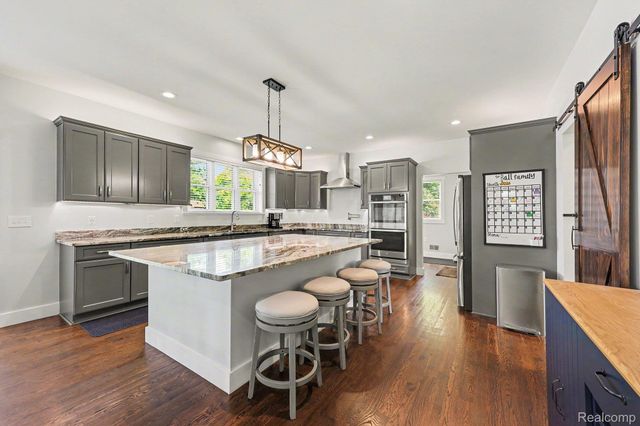 1660 Winthrop Road, Bloomfield Charter Township, MI 48302