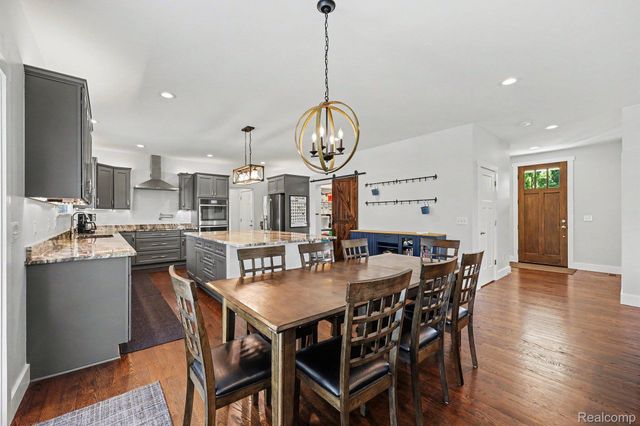 1660 Winthrop Road, Bloomfield Charter Township, MI 48302