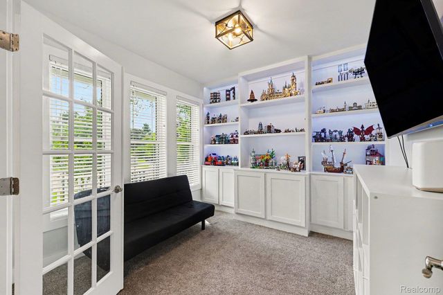 1660 Winthrop Road, Bloomfield Charter Township, MI 48302