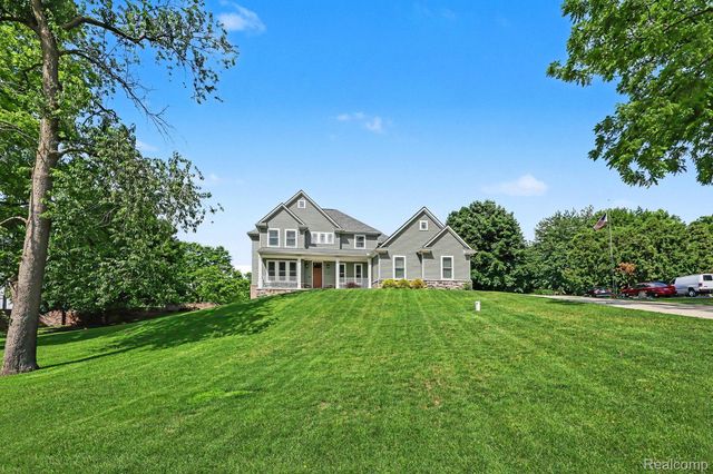 1660 Winthrop Road, Bloomfield Charter Township, MI 48302