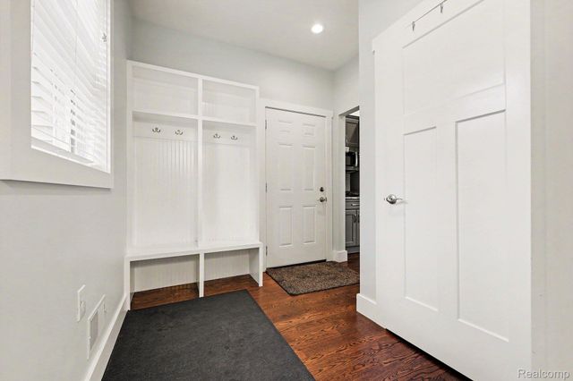 1660 Winthrop Road, Bloomfield Charter Township, MI 48302