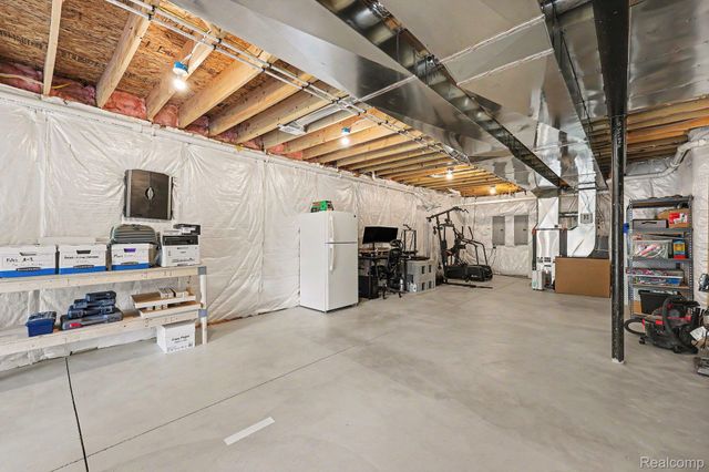 1660 Winthrop Road, Bloomfield Charter Township, MI 48302