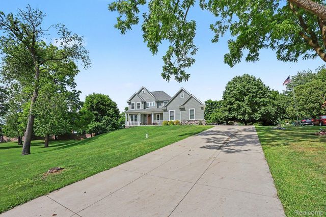 1660 Winthrop Road, Bloomfield Charter Township, MI 48302