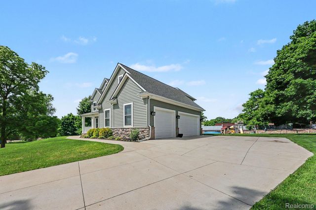 1660 Winthrop Road, Bloomfield Charter Township, MI 48302