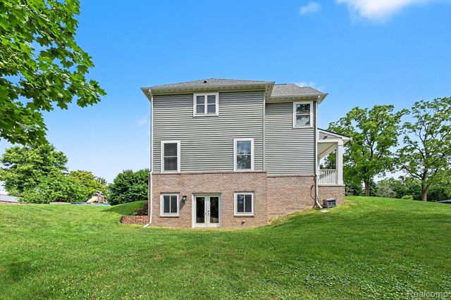 1660 Winthrop Road, Bloomfield Charter Township, MI 48302
