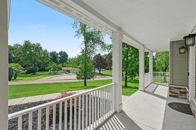 1660 Winthrop Road, Bloomfield Charter Township, MI 48302