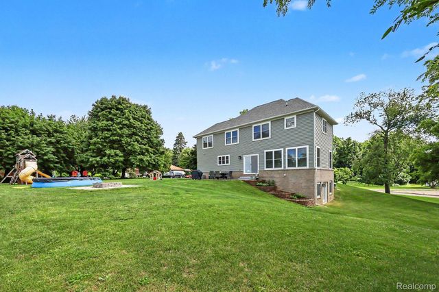 1660 Winthrop Road, Bloomfield Charter Township, MI 48302
