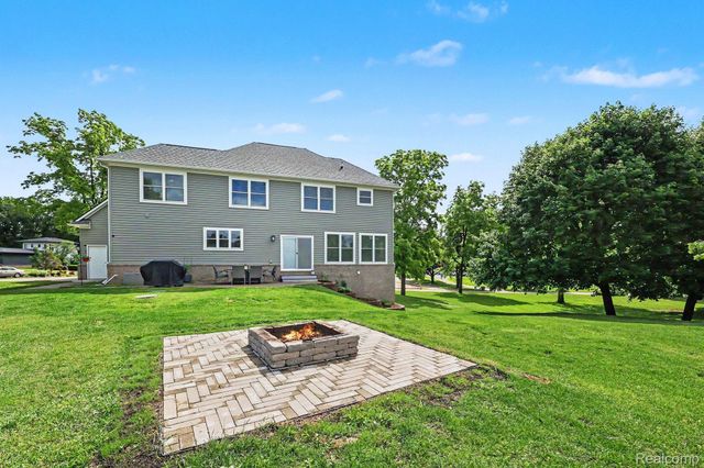 1660 Winthrop Road, Bloomfield Charter Township, MI 48302