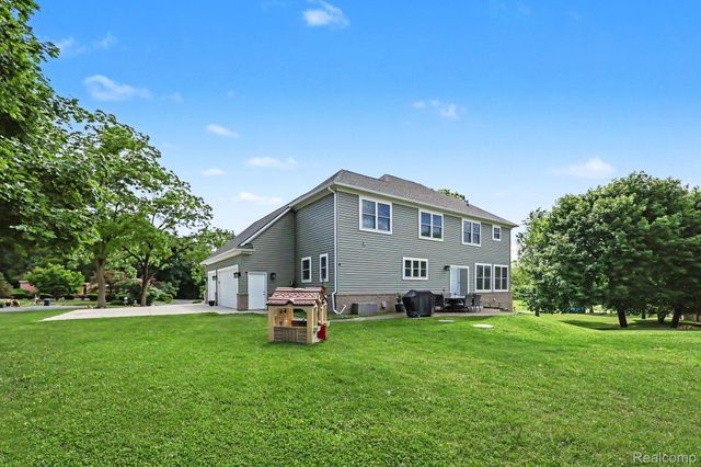 1660 Winthrop Road, Bloomfield Charter Township, MI 48302
