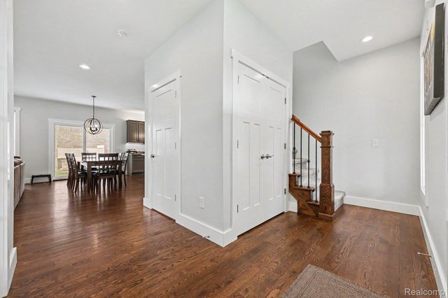 1660 Winthrop Road, Bloomfield Charter Township, MI 48302