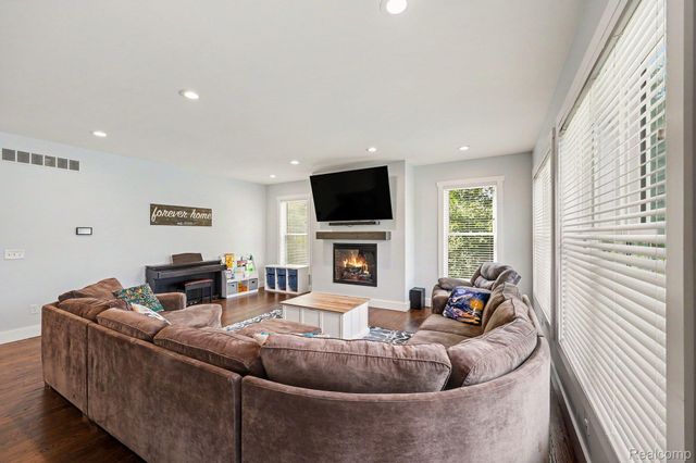 1660 Winthrop Road, Bloomfield Charter Township, MI 48302