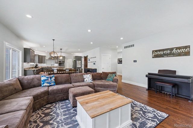 1660 Winthrop Road, Bloomfield Charter Township, MI 48302