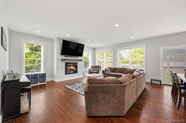 1660 Winthrop Road, Bloomfield Charter Township, MI 48302