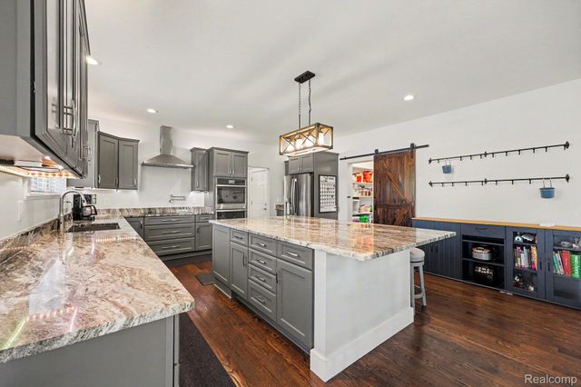 1660 Winthrop Road, Bloomfield Charter Township, MI 48302