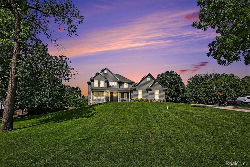 1660 Winthrop Road, Bloomfield Charter Township, MI 48302