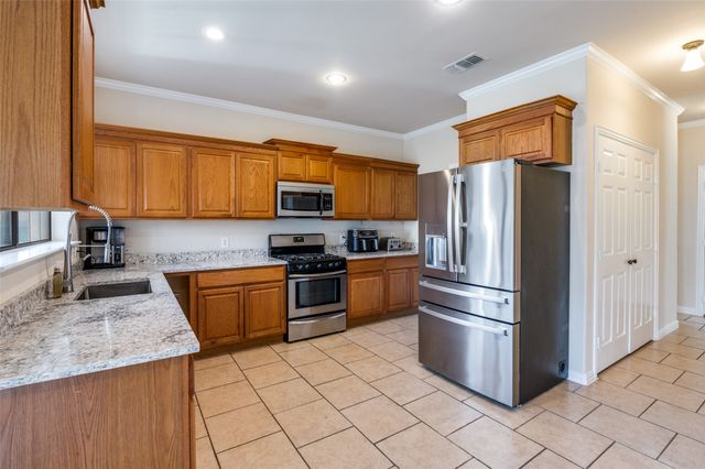 604 Hillside Circle, Little Elm, TX 75068