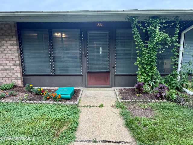 18 Yorkshire Court B, Manchester, NJ 08759