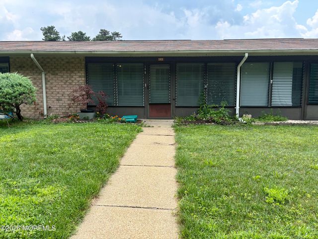18 Yorkshire Court B, Manchester, NJ 08759
