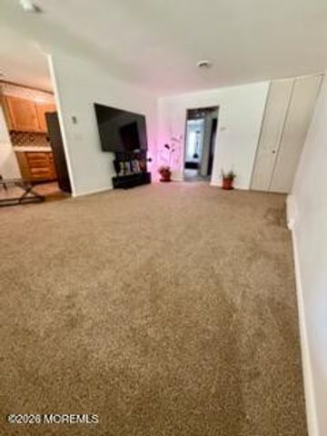 18 Yorkshire Court B, Manchester, NJ 08759