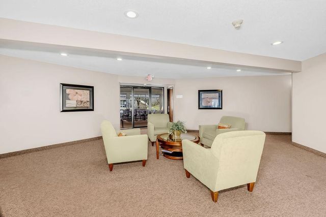 7501 W 101st Street 320, Bloomington, MN 55438