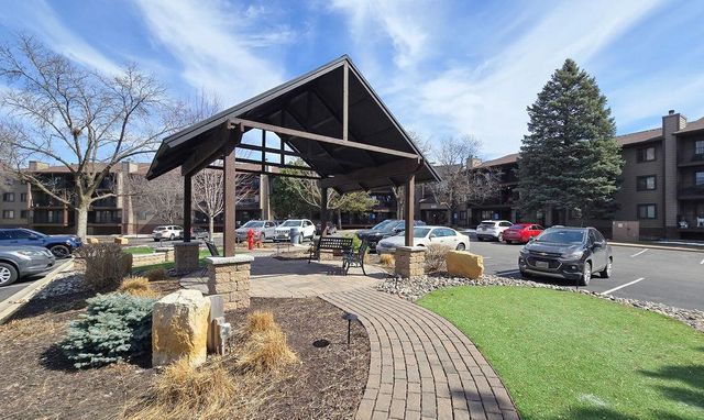 7501 W 101st Street 320, Bloomington, MN 55438