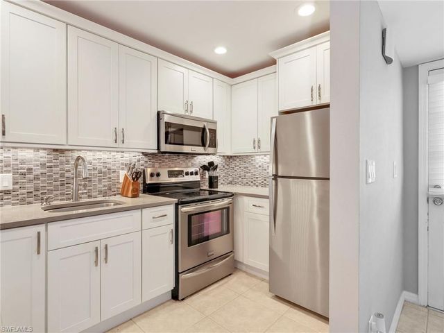 750 Mooring Line DR 203, Naples, FL 34102