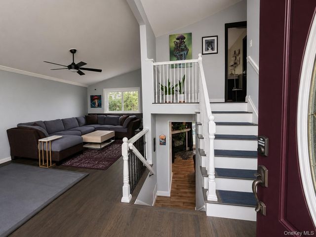 11 Sandalwood Drive, Smithtown, NY 11787