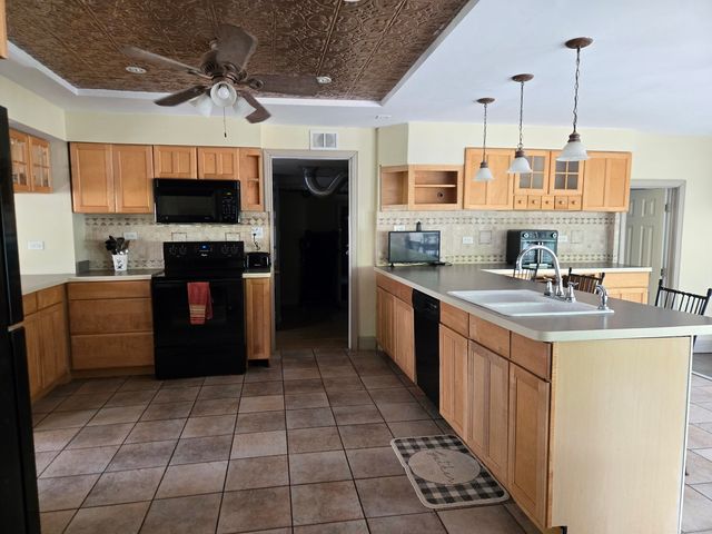 12439 S 69th Court, Palos Heights, IL 60463
