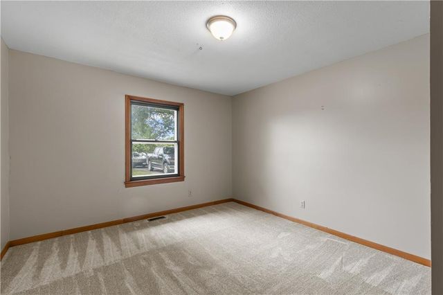 17029 Springdale Road, Leavenworth, KS 66048