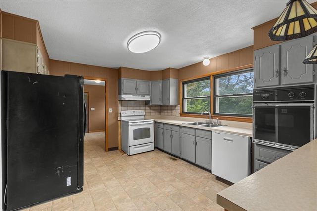 17029 Springdale Road, Leavenworth, KS 66048