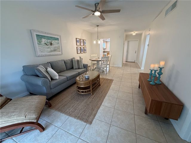 1100 Ponce De Leon Circle E307, Vero Beach, FL 32960