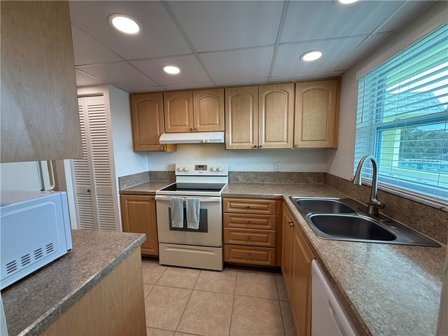 1100 Ponce De Leon Circle E307, Vero Beach, FL 32960