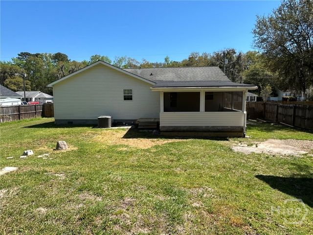 121 Calico Ct, Midway, GA 31320