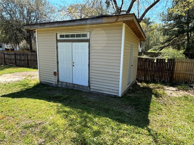 121 Calico Ct, Midway, GA 31320