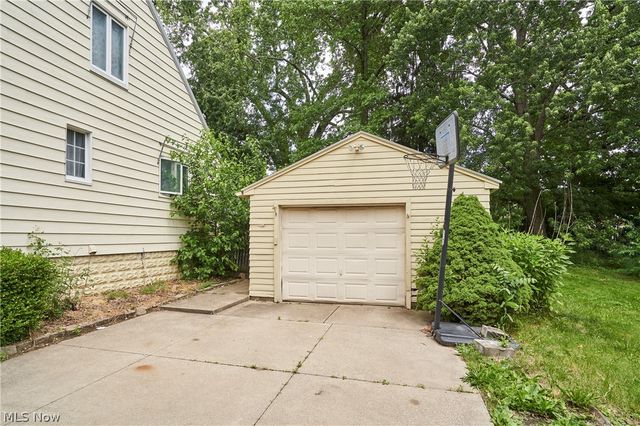 157 29th Street NW, Barberton, OH 44203