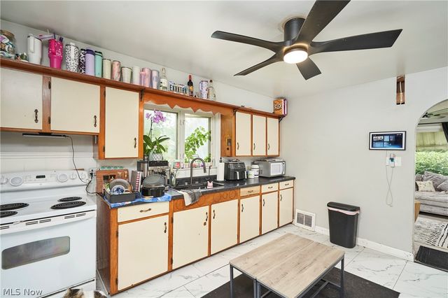 157 29th Street NW, Barberton, OH 44203