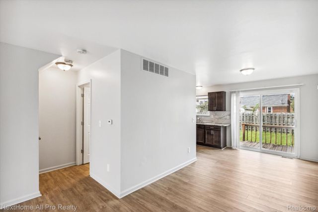 15401 MEYERS Road, Detroit, MI 48227
