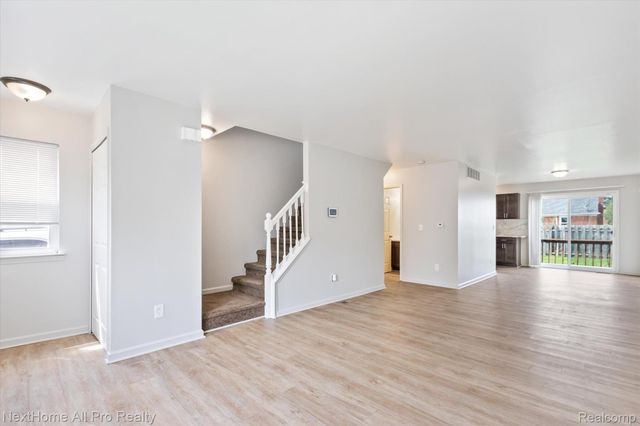 15401 MEYERS Road, Detroit, MI 48227