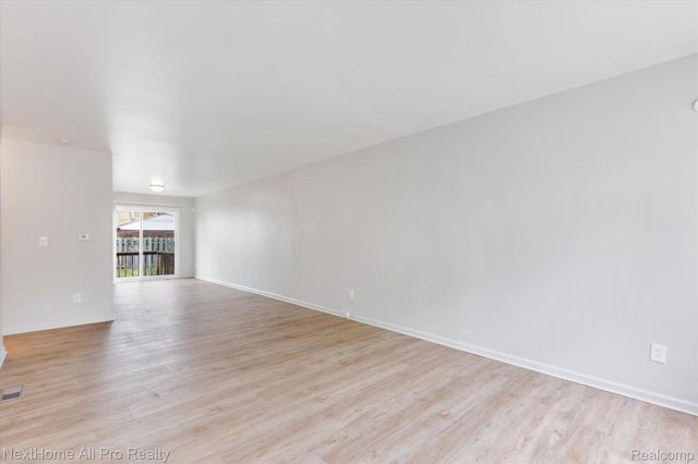 15401 MEYERS Road, Detroit, MI 48227