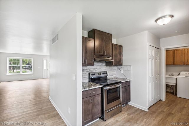 15401 MEYERS Road, Detroit, MI 48227