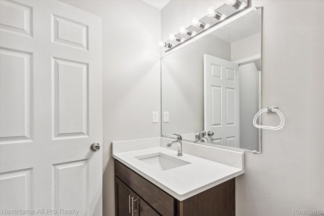 15401 MEYERS Road, Detroit, MI 48227