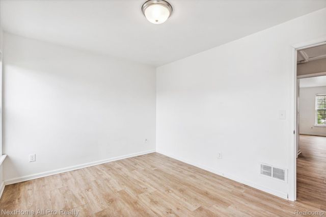 15401 MEYERS Road, Detroit, MI 48227