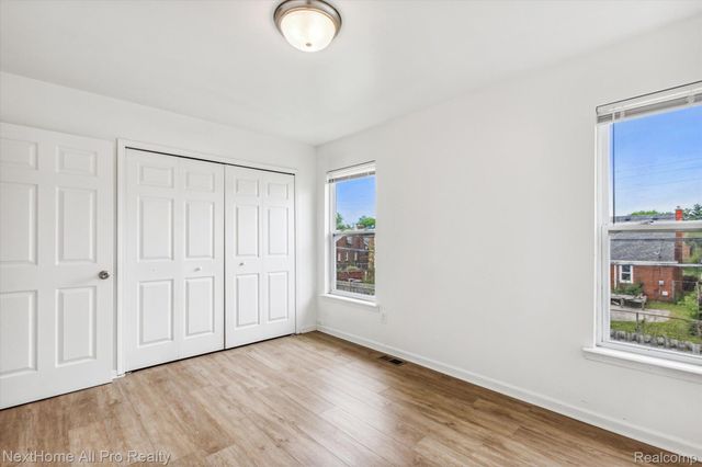 15401 MEYERS Road, Detroit, MI 48227