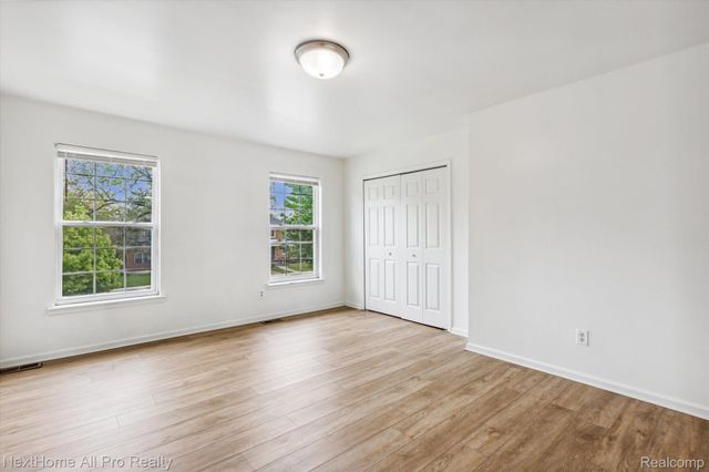 15401 MEYERS Road, Detroit, MI 48227