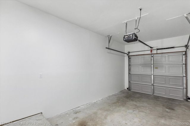 15401 MEYERS Road, Detroit, MI 48227