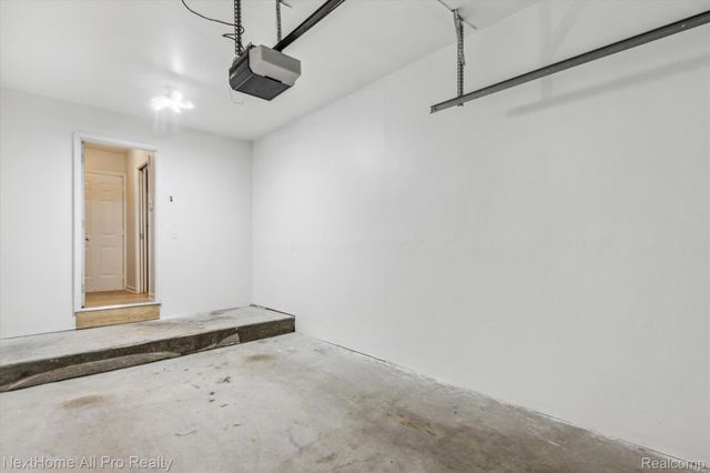 15401 MEYERS Road, Detroit, MI 48227