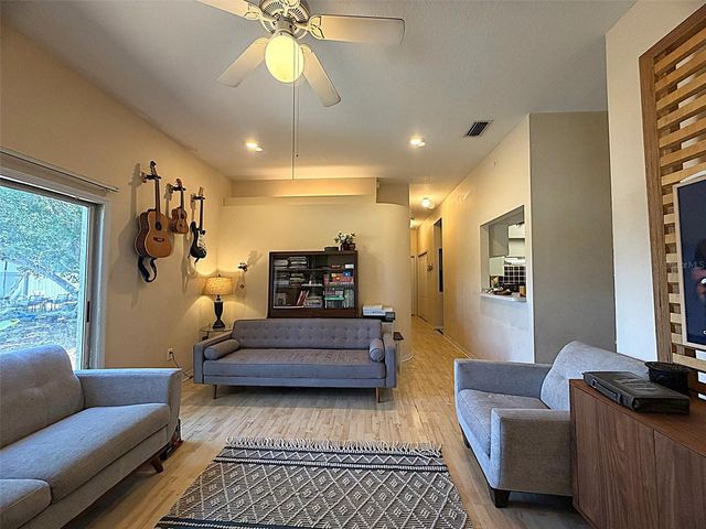 595 56TH AVENUE S, St Petersburg, FL 33705