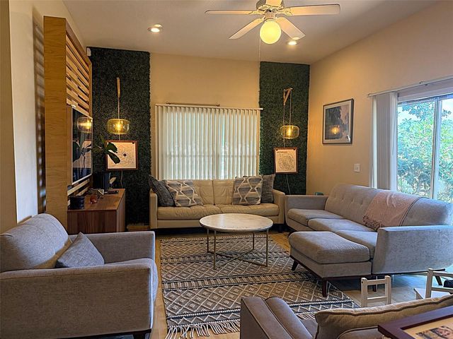 595 56TH AVENUE S, St Petersburg, FL 33705