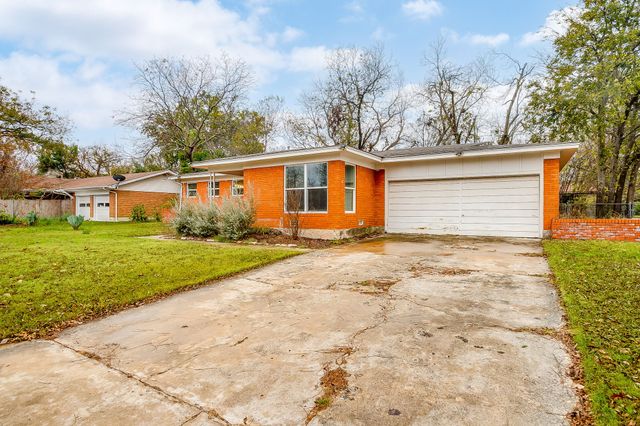 2020 Crestridge Street, Stephenville, TX 76401