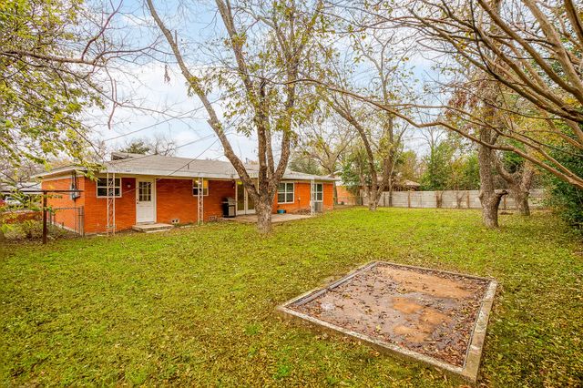 2020 Crestridge Street, Stephenville, TX 76401